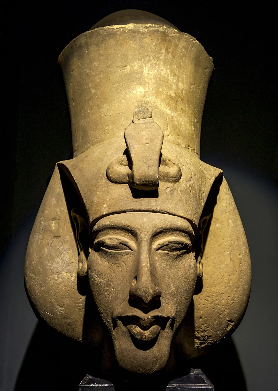 വിമതനായ ഫറവോ: അഖ്നാതൻ (Akhenaten)